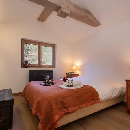 Chalet Les Bossons Chalet Sleeps 4 Chamonix