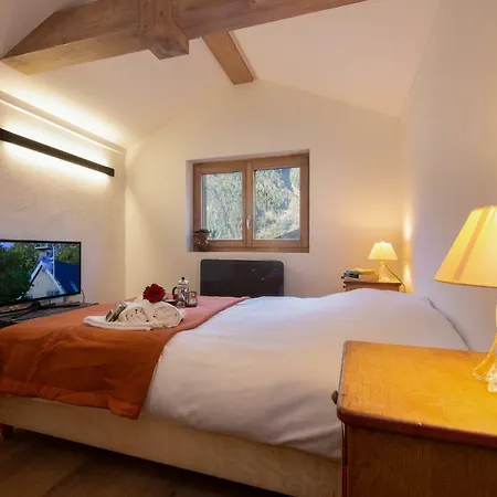 Chalet Les Bossons Chalet Sleeps 4